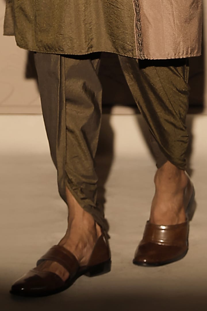 Green Cotton Silk Embroidered Layered Kurta Set by Jubinav Chadha Men at Pernia's Pop Up Shop