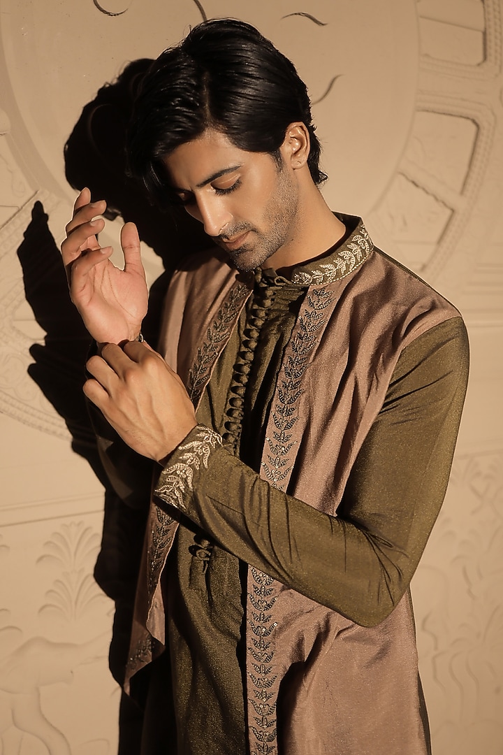 Green Cotton Silk Embroidered Layered Kurta Set by Jubinav Chadha Men at Pernia's Pop Up Shop