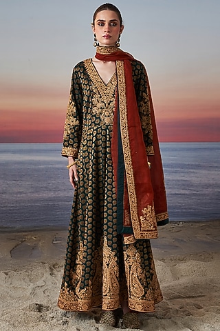 Green banarasi Georgette Zardosi Embroidered Anarkali Set by JUGGNI