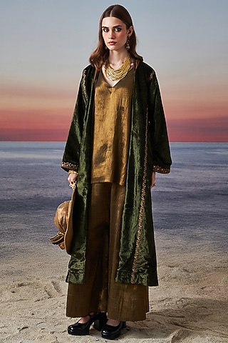 Green Velvet Zardosi Embroidered Cape Set by JUGGNI