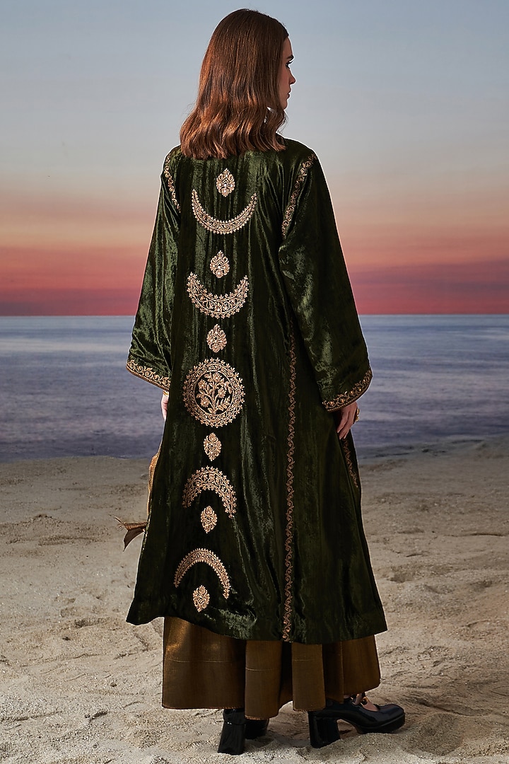 Green Velvet Zardosi Embroidered Cape Set by JUGGNI at Pernia's Pop Up Shop