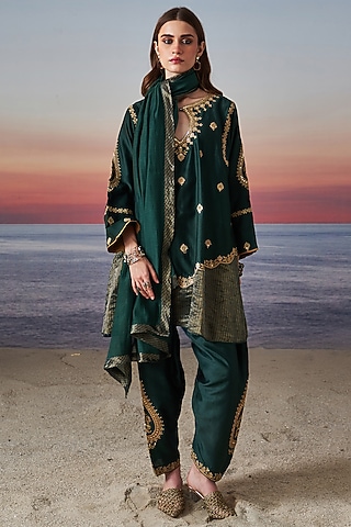 Green Chanderi Zardosi Embroidered Kurta Set by JUGGNI