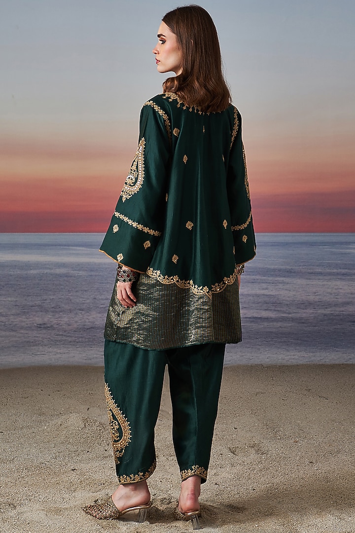 Green Chanderi Zardosi Embroidered Kurta Set by JUGGNI at Pernia's Pop Up Shop
