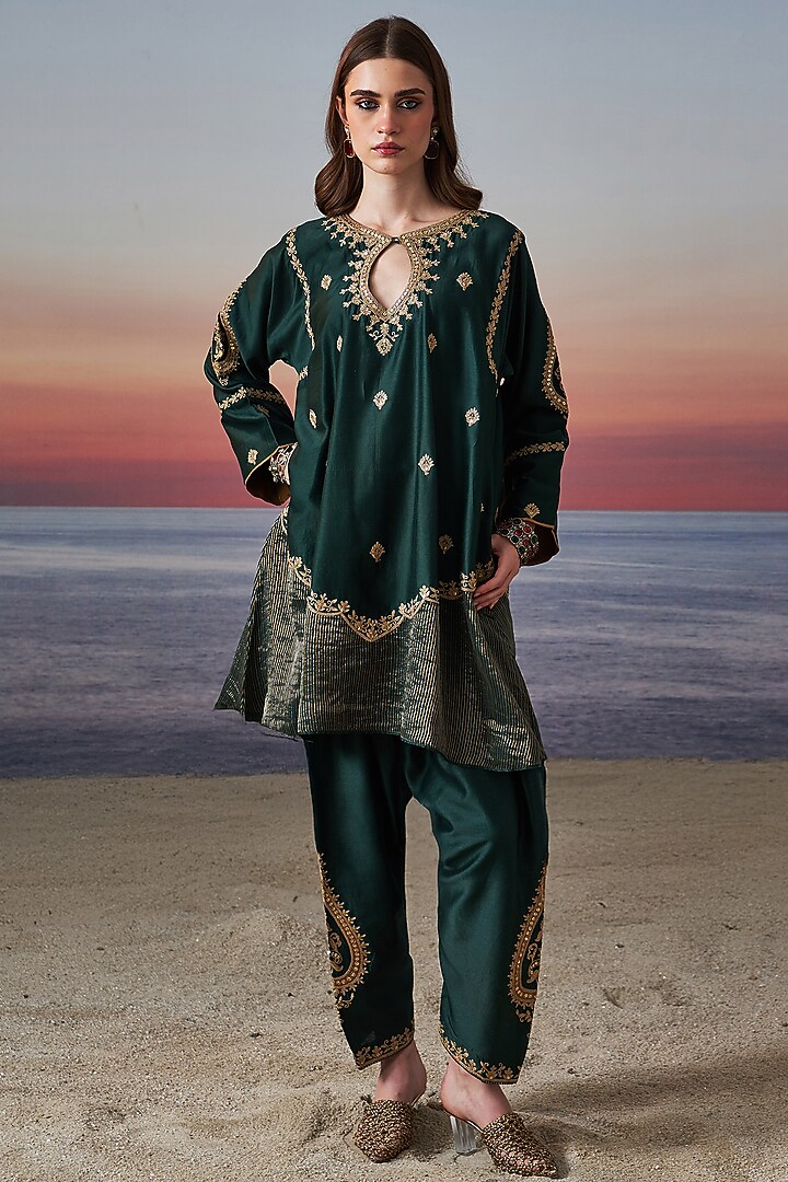 Green Chanderi Zardosi Embroidered Kurta Set by JUGGNI at Pernia's Pop Up Shop