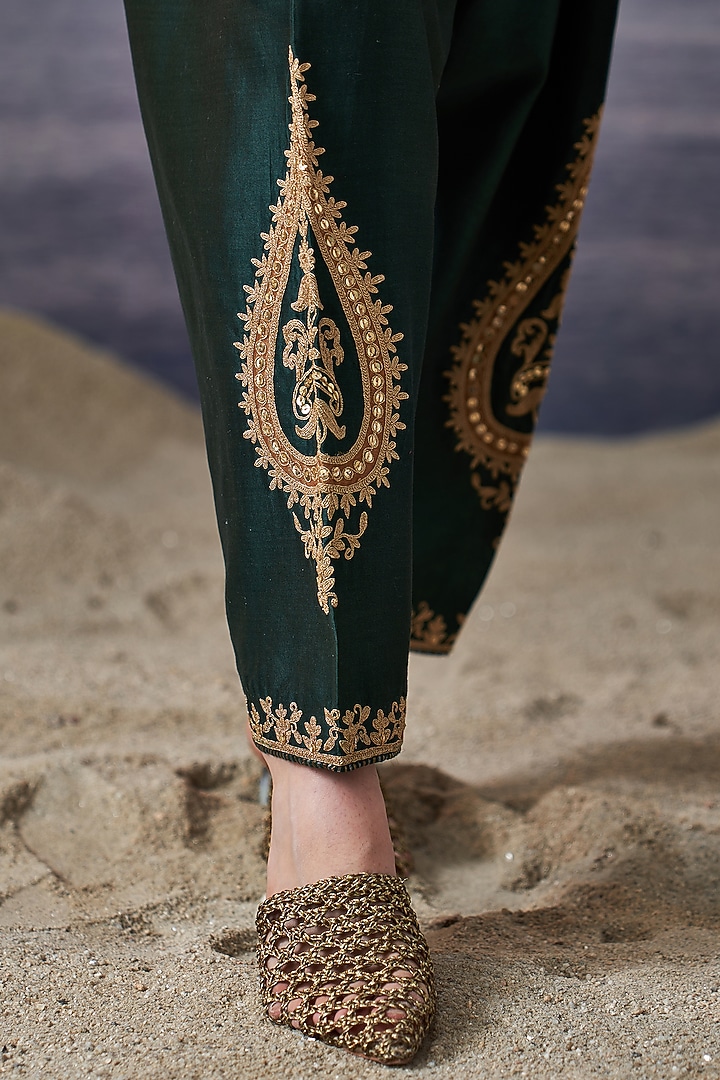 Green Chanderi Zardosi Embroidered Kurta Set by JUGGNI at Pernia's Pop Up Shop