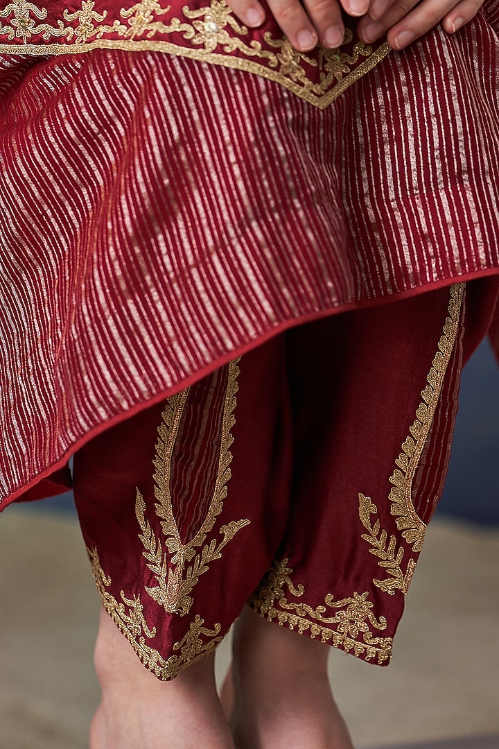 Maroon Chanderi Zardosi Embroidered Kurta Set by JUGGNI at Pernia's Pop Up Shop