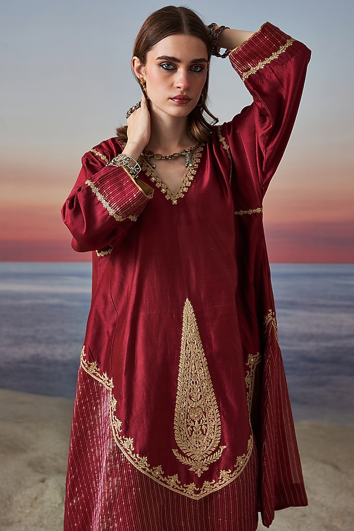 Maroon Chanderi Zardosi Embroidered Kurta Set by JUGGNI at Pernia's Pop Up Shop