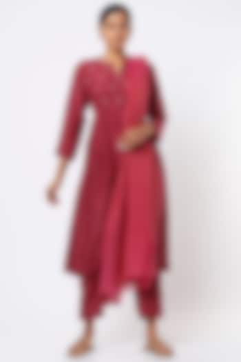 Wine Pintucked Embroidered Kurta Set by Juanita by Shubhda at Pernia's Pop Up Shop