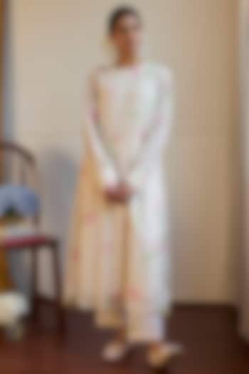 Ivory Handwoven Chanderi Pintuck Kurta Set by Juanita by Shubhda at Pernia's Pop Up Shop