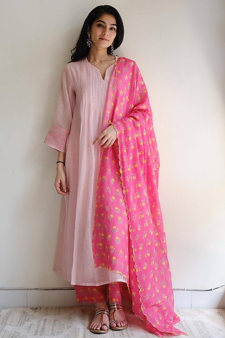 Blush Pink Handwoven Chanderi Pintuck Kurta Set by Juanita by Shubhda at Pernia's Pop Up Shop