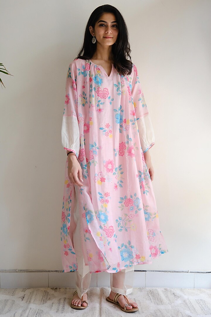 Blush Pink Handwoven Chanderi Pleated Kurta Set by Juanita by Shubhda at Pernia's Pop Up Shop