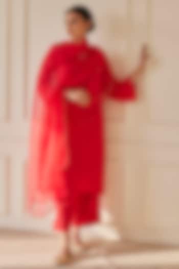 Scarlet Red Habutai Silk Pearl Embellished Kurta Set by Juanita by Shubhda at Pernia's Pop Up Shop