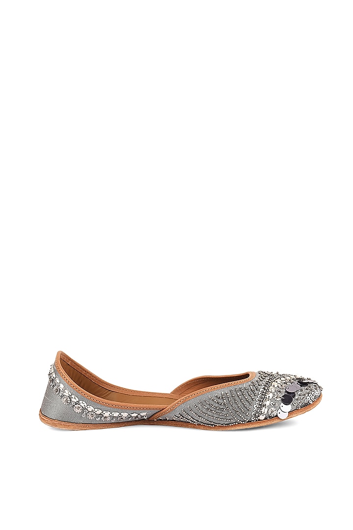 Silver Embroidered Juttis by Jutti Express