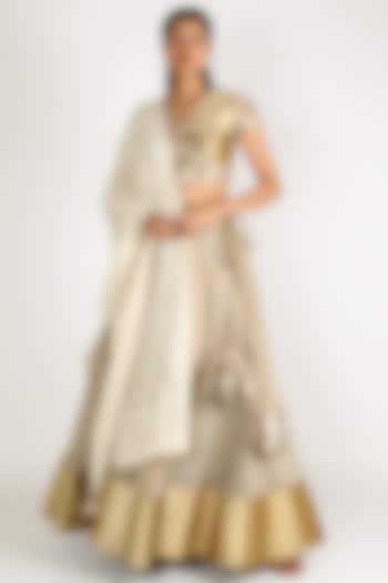 Gold Embroidered Wedding Lehenga Set by Jesal Vora at Pernia's Pop Up Shop