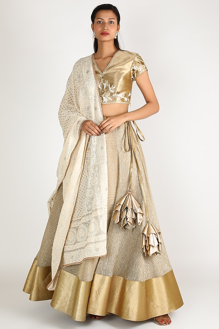 Gold Embroidered Wedding Lehenga Set by Jesal Vora at Pernia's Pop Up Shop