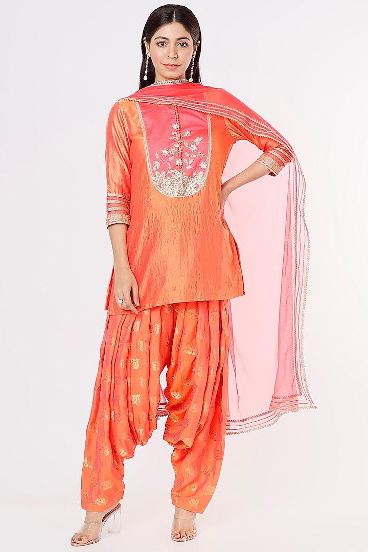 Orange Blended Kurta Set by Jesal Vora at Pernia's Pop Up Shop