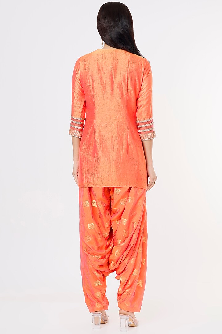Orange Blended Kurta Set by Jesal Vora at Pernia's Pop Up Shop