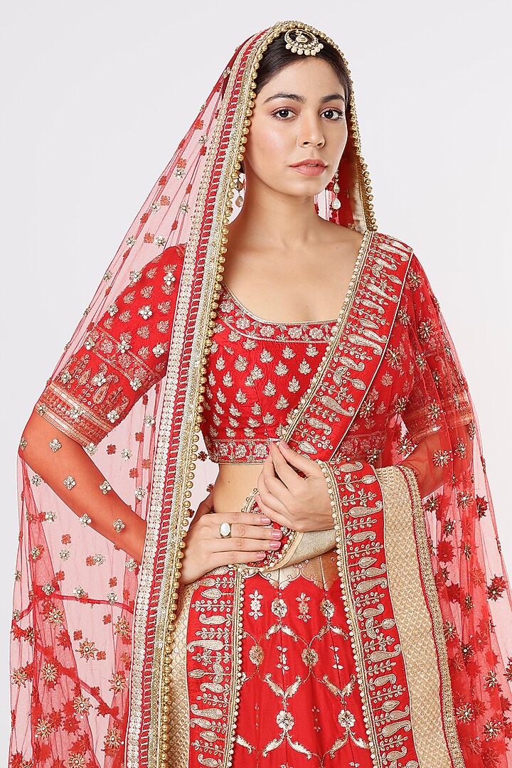 Red Banarasi Weaved Bridal Lehenga Set by Jesal Vora at Pernia's Pop Up Shop