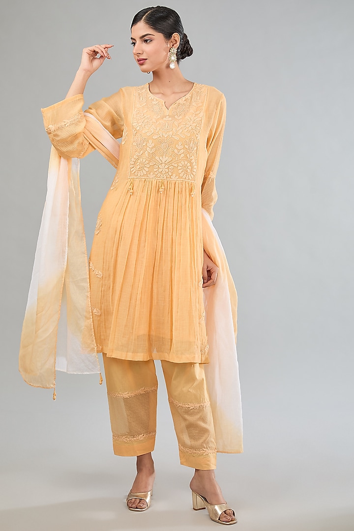 Yellow Mul Chanderi Machine Embroidered Kurta Set by Jyoti Bansal at Pernia's Pop Up Shop