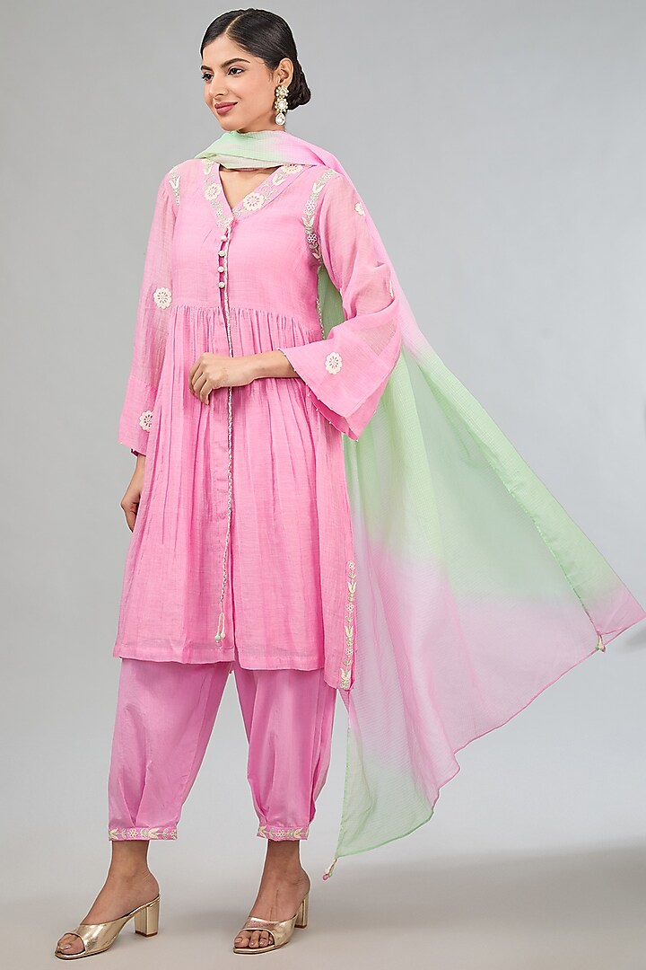 Pink Mul Chanderi Machine Embroidered Kurta Set by Jyoti Bansal at Pernia's Pop Up Shop