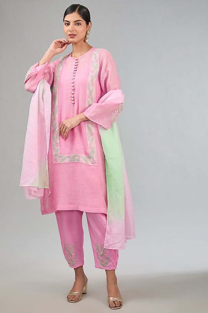 Pink Mul Chanderi Machine Embroidered Kurta Set by Jyoti Bansal at Pernia's Pop Up Shop