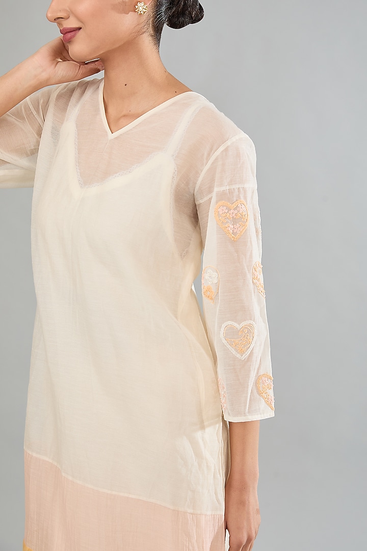 White & Peach Mul Chanderi Embroidered Tunic by Jyoti Bansal at Pernia's Pop Up Shop