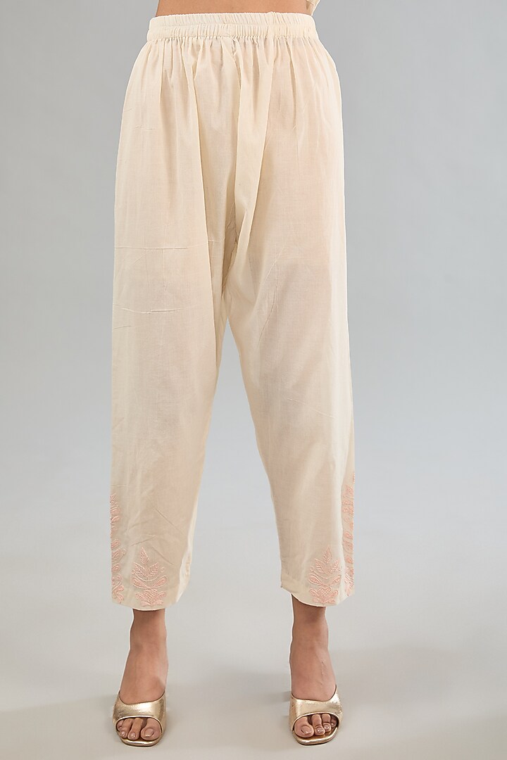 Light Peach Mul Chanderi Machine Embroidered Kurta Set by Jyoti Bansal at Pernia's Pop Up Shop