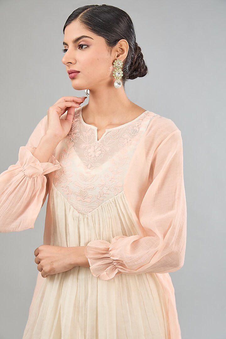 Light Peach Mul Chanderi Machine Embroidered Kurta Set by Jyoti Bansal at Pernia's Pop Up Shop