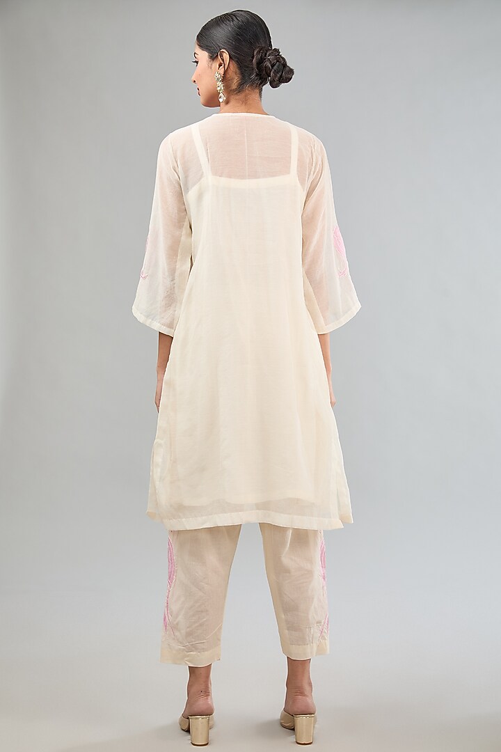 White & Pink Mul Chanderi Machine Embroidered Kurta Set by Jyoti Bansal at Pernia's Pop Up Shop