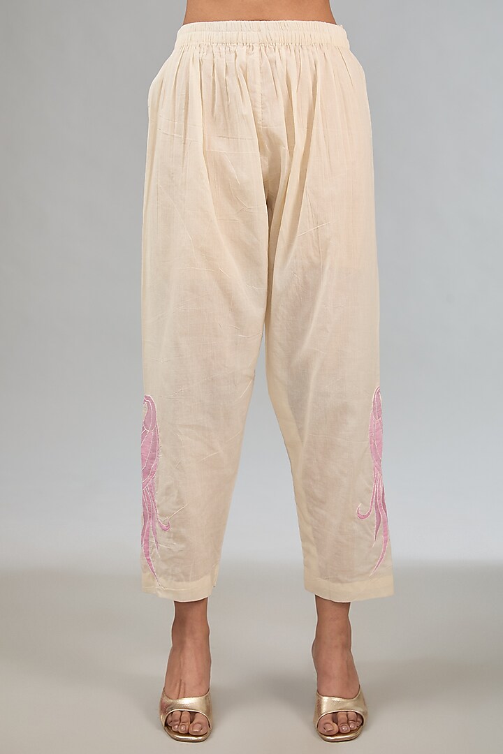 White & Pink Mul Chanderi Machine Embroidered Kurta Set by Jyoti Bansal at Pernia's Pop Up Shop