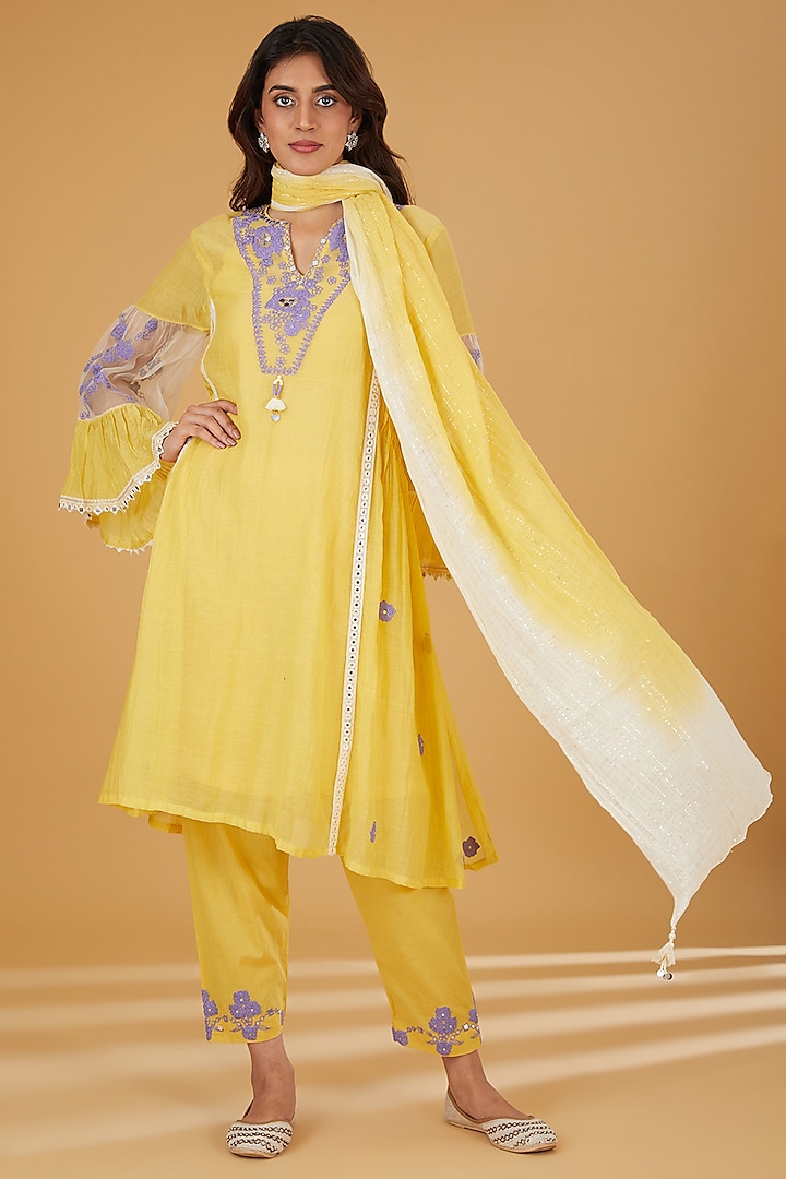 Yellow Mul Chanderi Embroidered Kurta Set by Jyoti Bansal
