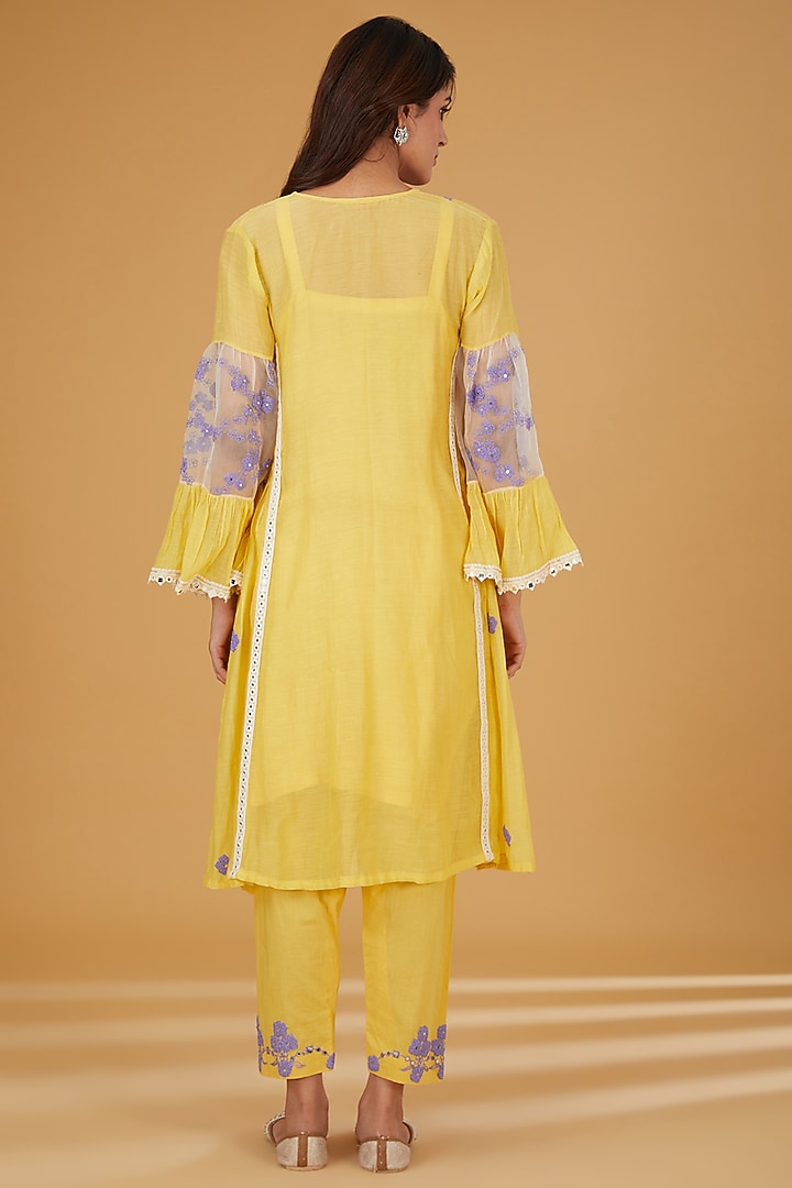 Yellow Mul Chanderi Embroidered Kurta Set by Jyoti Bansal at Pernia's Pop Up Shop