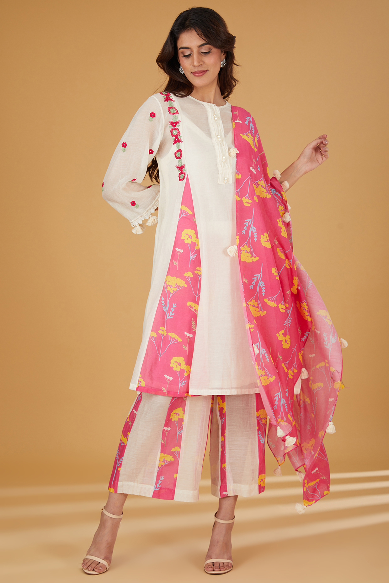 Off-White Mul Chanderi Printed Boota Kurta Set by Jyoti Bansal at Pernia's Pop Up Shop