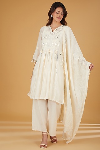 White Mul Chanderi Embroidered Kurta Set by Jyoti Bansal