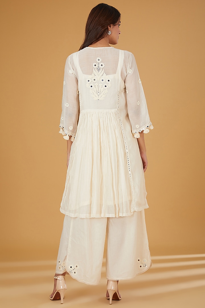 White Mul Chanderi Embroidered Kurta Set by Jyoti Bansal at Pernia's Pop Up Shop