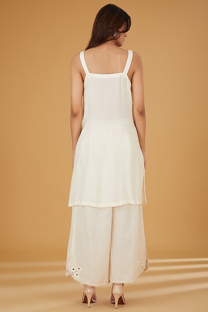 White Mul Chanderi Embroidered Kurta Set by Jyoti Bansal at Pernia's Pop Up Shop