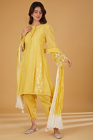 Yellow Mul Chanderi Pearl Work Straight Kurta Set by Jyoti Bansal
