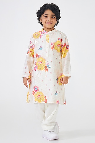 Off-White Cotton Chanderi Printed & Embellished Kurta Set For Boys by Joey and Pooh Kids