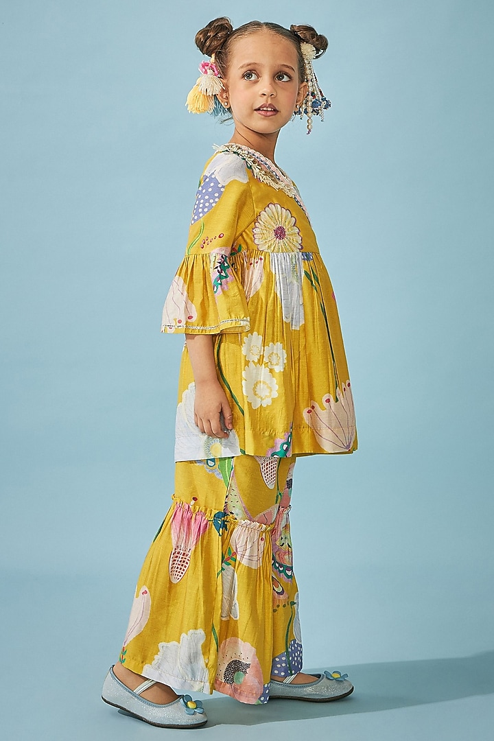 Yellow Cotton Chanderi Printed & Mirror Embroidered Co-Ord Set For Girls by Joey and Pooh Kids at Pernia's Pop Up Shop