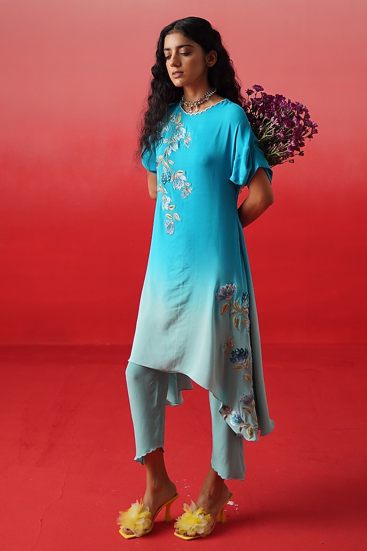 Sky Blue Crepe Floral Embroidered Kaftan Set by Kavitha Gutta at Pernia's Pop Up Shop