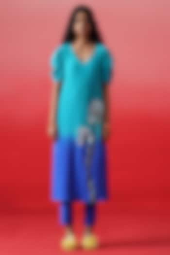 Dark Blue Ombre Crepe Floral Embroidered Kurta Set by Kavitha Gutta at Pernia's Pop Up Shop