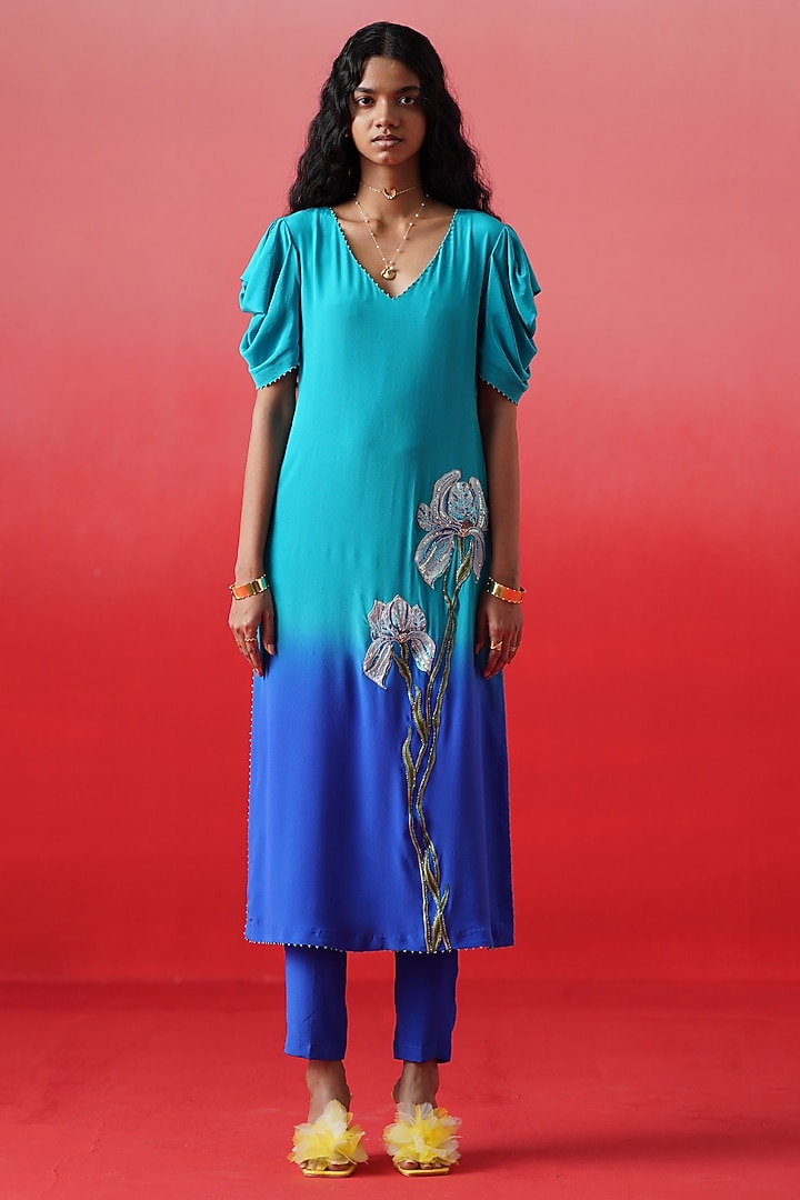Dark Blue Ombre Crepe Floral Embroidered Kurta Set by Kavitha Gutta at Pernia's Pop Up Shop