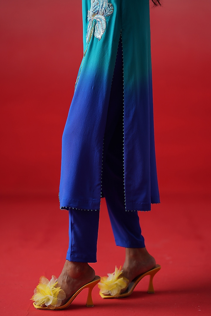 Dark Blue Ombre Crepe Floral Embroidered Kurta Set by Kavitha Gutta at Pernia's Pop Up Shop