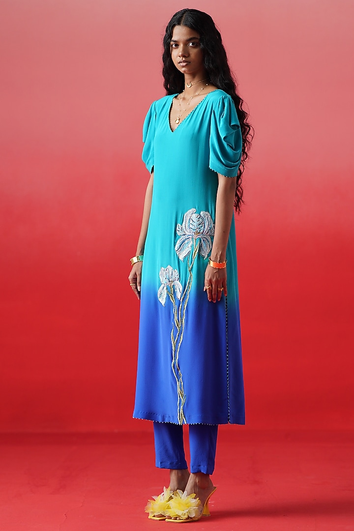 Dark Blue Ombre Crepe Floral Embroidered Kurta Set by Kavitha Gutta at Pernia's Pop Up Shop