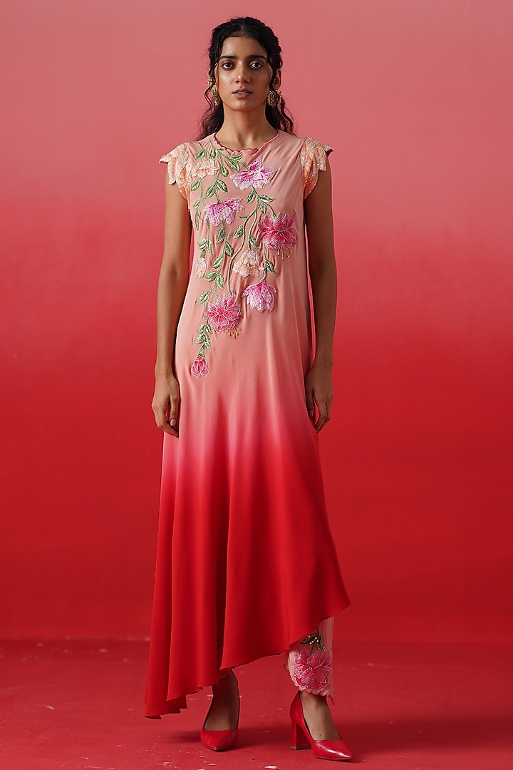 Peach & Red Crepe Floral Embroidered Kurta Set by Kavitha Gutta at Pernia's Pop Up Shop