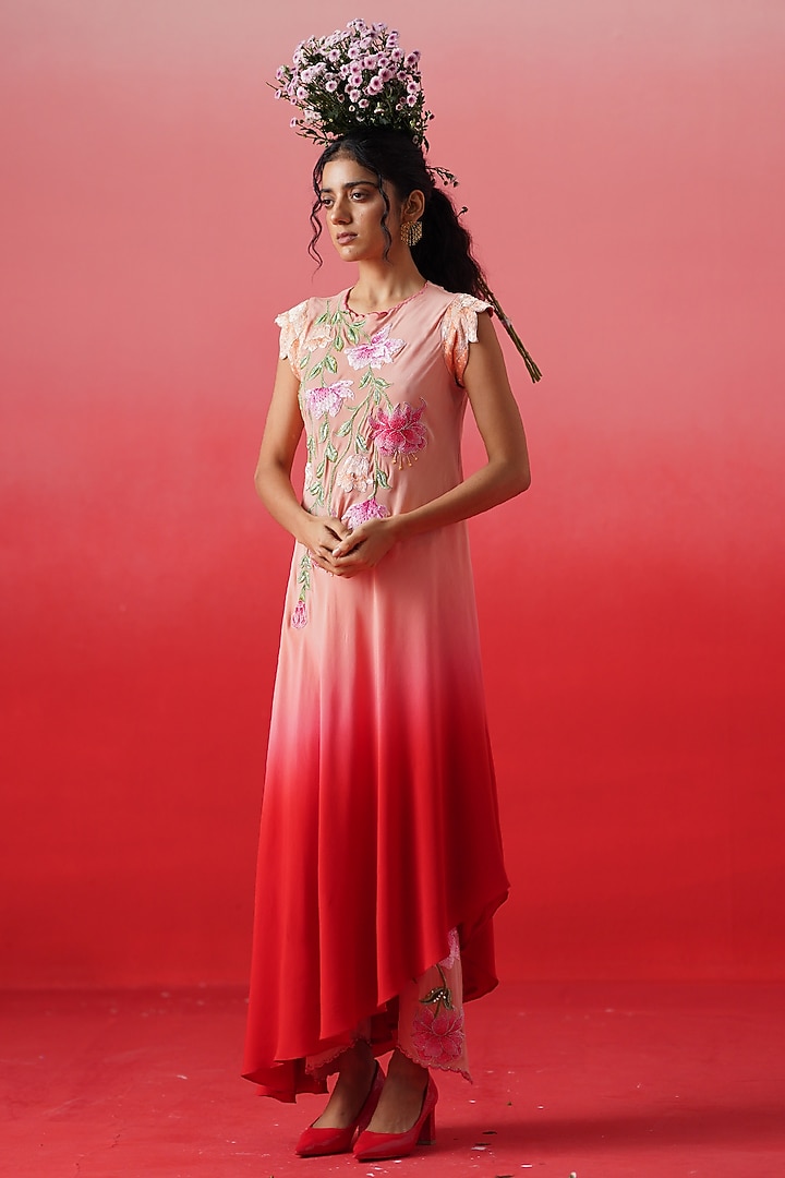 Peach & Red Crepe Floral Embroidered Kurta Set by Kavitha Gutta at Pernia's Pop Up Shop