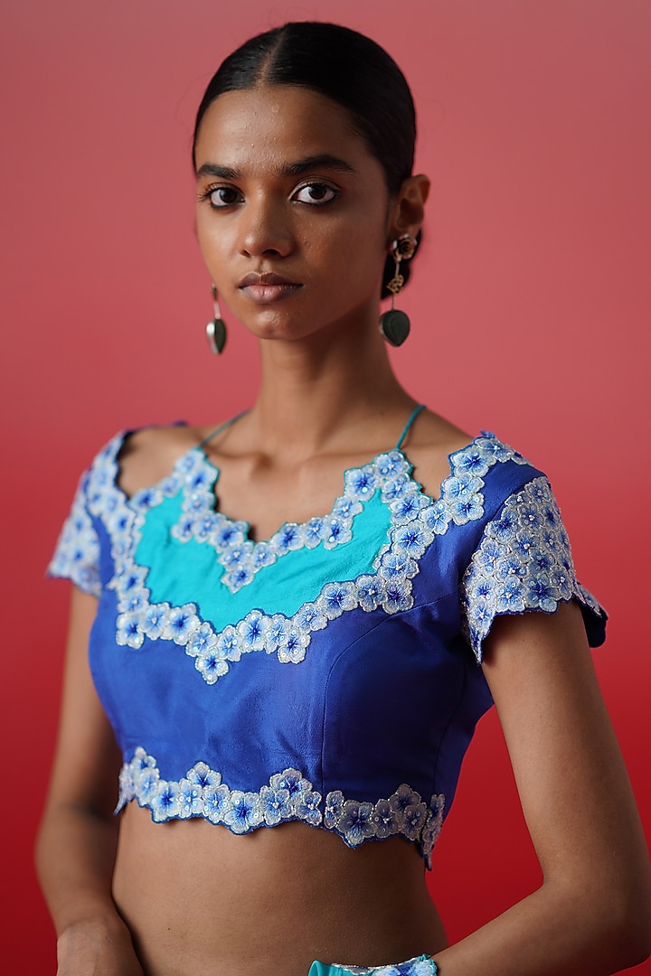 Turquoise & Deep Blue Ombre Crepe Floral Embroidered Wedding Saree Set by Kavitha Gutta at Pernia's Pop Up Shop