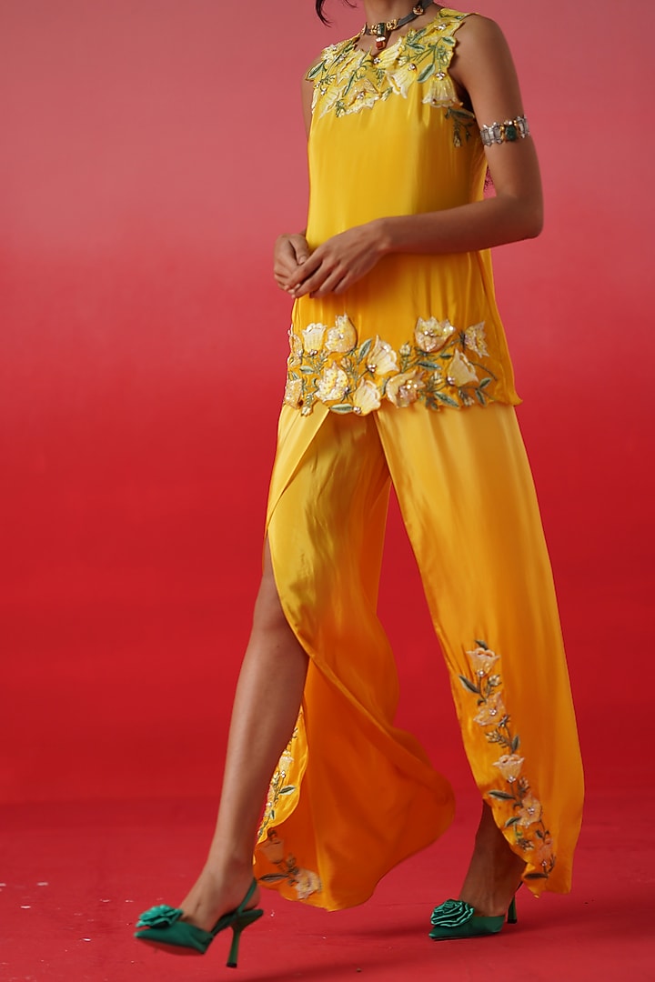 Yellow Crepe Floral Embroidered Co-Ord Set by Kavitha Gutta at Pernia's Pop Up Shop