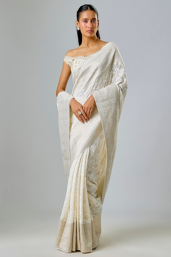 White Chikankari Zari Embroidered Bridal Saree Set by Kavitha Gutta at Pernia's Pop Up Shop