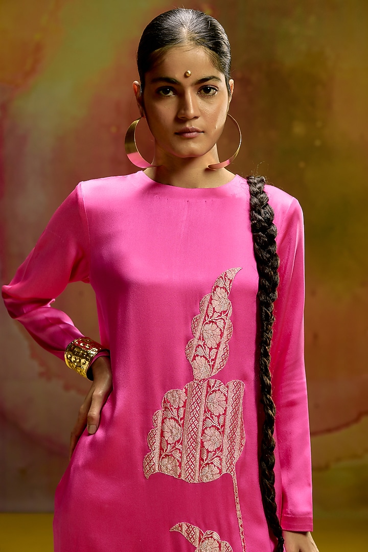 Red & Pink Ombre Modal Satin Banarasi Zari Applique Work Kurta Set by Kavitha Gutta at Pernia's Pop Up Shop